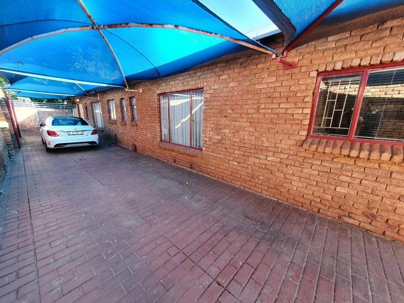 4 Bedroom Property for Sale in Florauna Gauteng