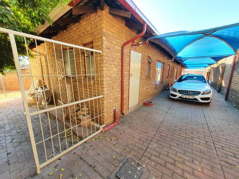 4 Bedroom Property for Sale in Florauna Gauteng
