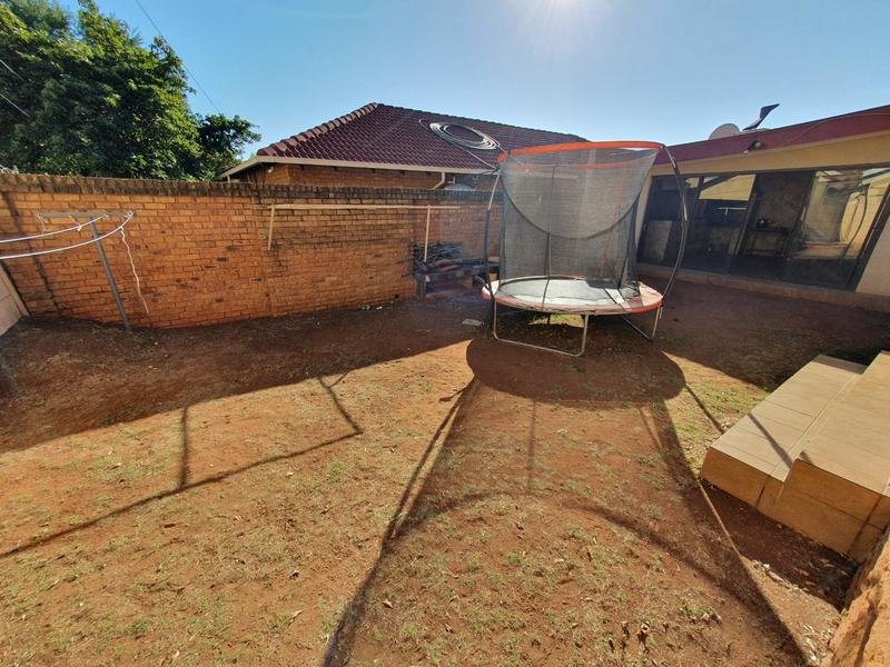 4 Bedroom Property for Sale in Florauna Gauteng