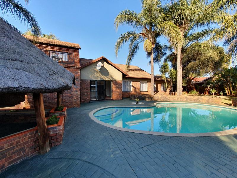 4 Bedroom Property for Sale in Theresa Park Gauteng