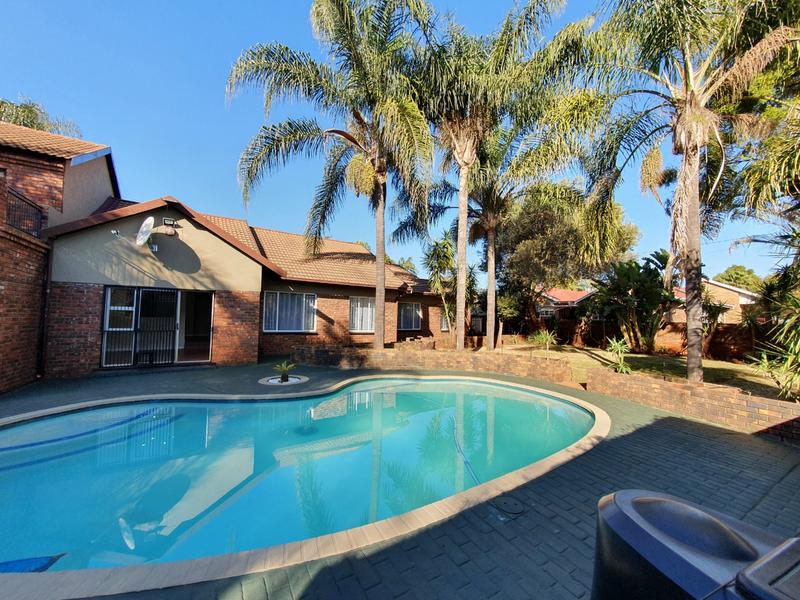 4 Bedroom Property for Sale in Theresa Park Gauteng