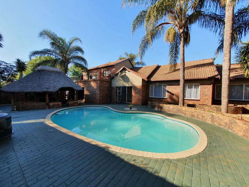 4 Bedroom Property for Sale in Theresa Park Gauteng