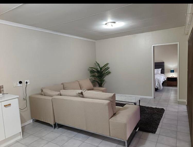To Let 1 Bedroom Property for Rent in Cyrildene Gauteng