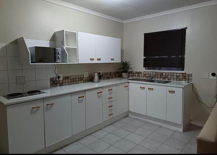 To Let 1 Bedroom Property for Rent in Cyrildene Gauteng