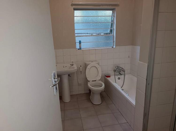 To Let 1 Bedroom Property for Rent in Cyrildene Gauteng