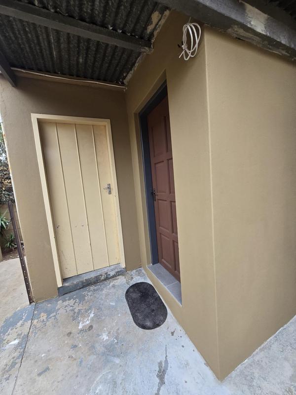 To Let 1 Bedroom Property for Rent in Cyrildene Gauteng