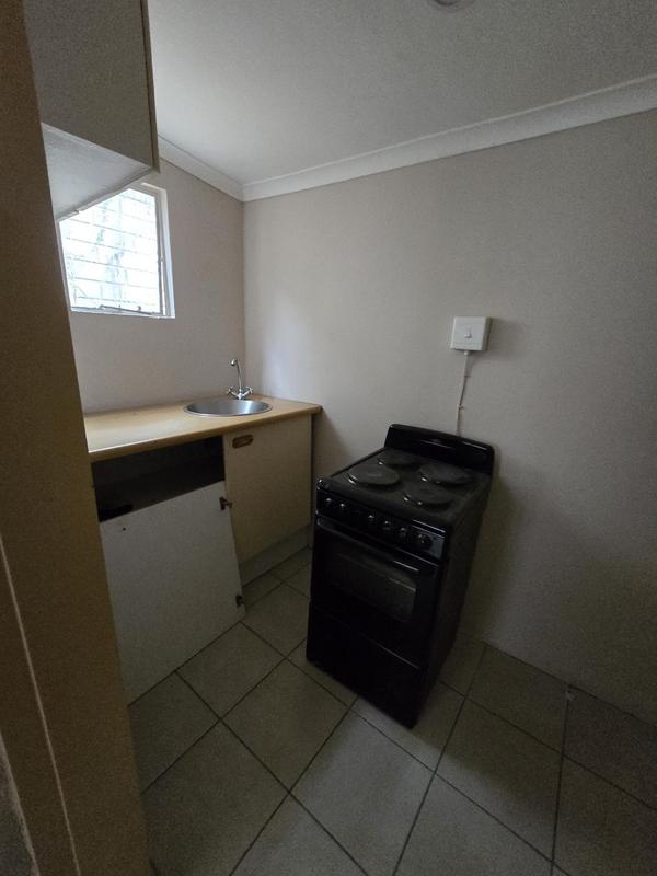 To Let 1 Bedroom Property for Rent in Cyrildene Gauteng