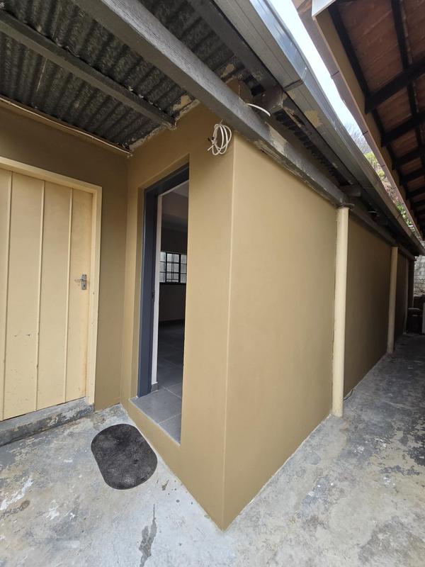 To Let 1 Bedroom Property for Rent in Cyrildene Gauteng