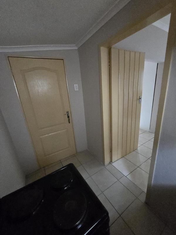 To Let 1 Bedroom Property for Rent in Cyrildene Gauteng