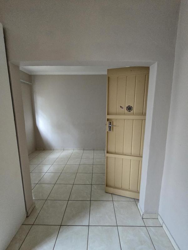 To Let 1 Bedroom Property for Rent in Cyrildene Gauteng