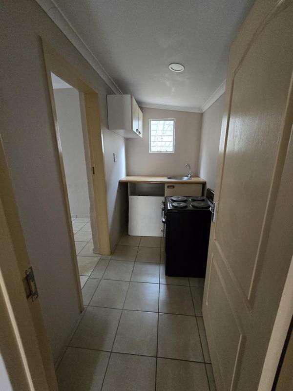 To Let 1 Bedroom Property for Rent in Cyrildene Gauteng