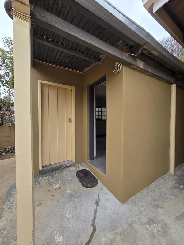 To Let 1 Bedroom Property for Rent in Cyrildene Gauteng