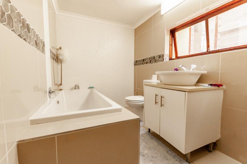 To Let 4 Bedroom Property for Rent in Craigavon Gauteng