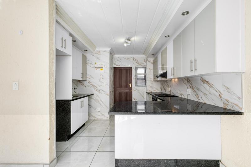 To Let 3 Bedroom Property for Rent in Lonehill Gauteng