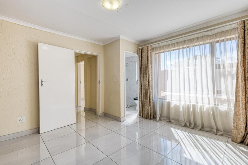 To Let 3 Bedroom Property for Rent in Lonehill Gauteng