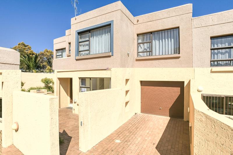 To Let 3 Bedroom Property for Rent in Lonehill Gauteng
