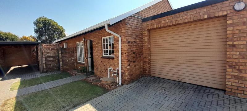 2 Bedroom Property for Sale in Pierre Van Ryneveld Gauteng