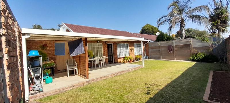 2 Bedroom Property for Sale in Pierre Van Ryneveld Gauteng