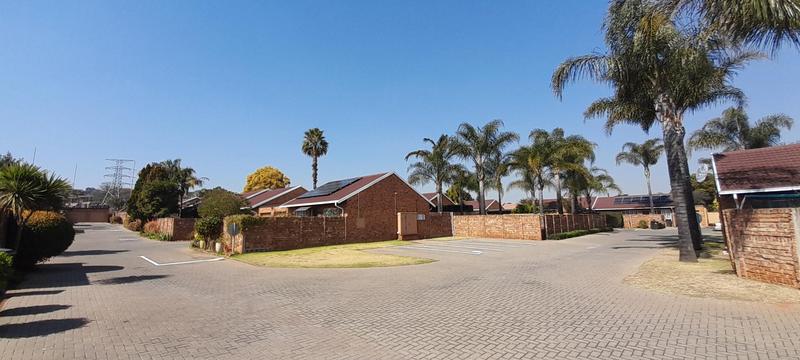 2 Bedroom Property for Sale in Pierre Van Ryneveld Gauteng
