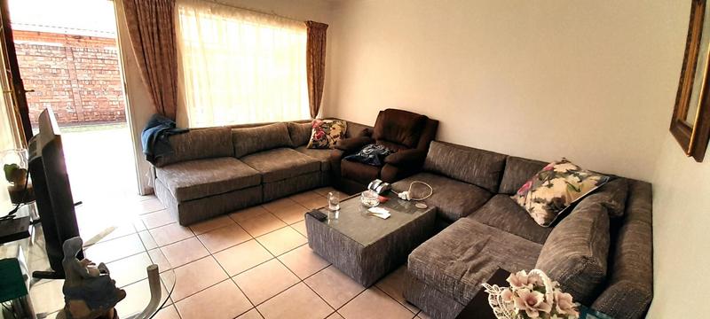 2 Bedroom Property for Sale in Pierre Van Ryneveld Gauteng