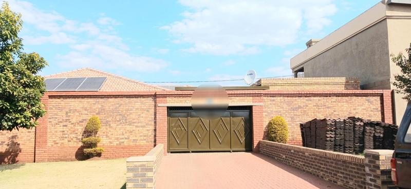 4 Bedroom Property for Sale in Clayville Gauteng