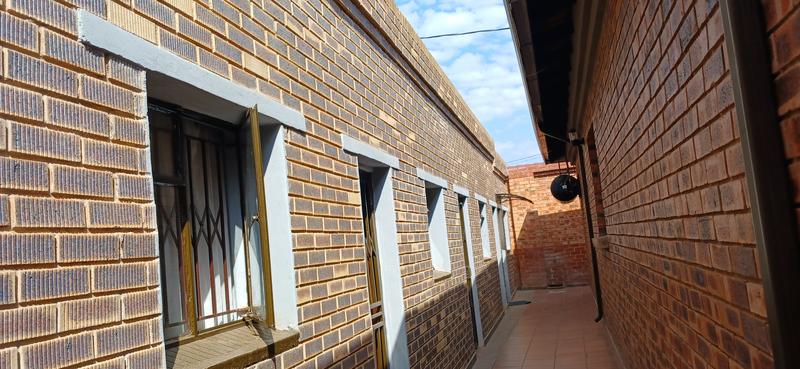 4 Bedroom Property for Sale in Clayville Gauteng