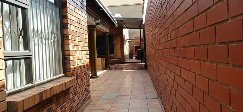 4 Bedroom Property for Sale in Clayville Gauteng