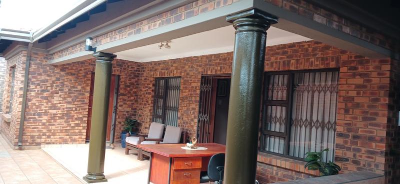 4 Bedroom Property for Sale in Clayville Gauteng
