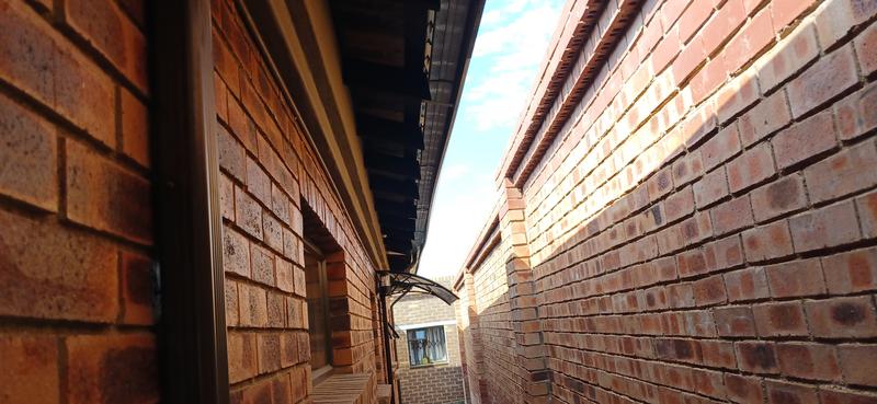 4 Bedroom Property for Sale in Clayville Gauteng