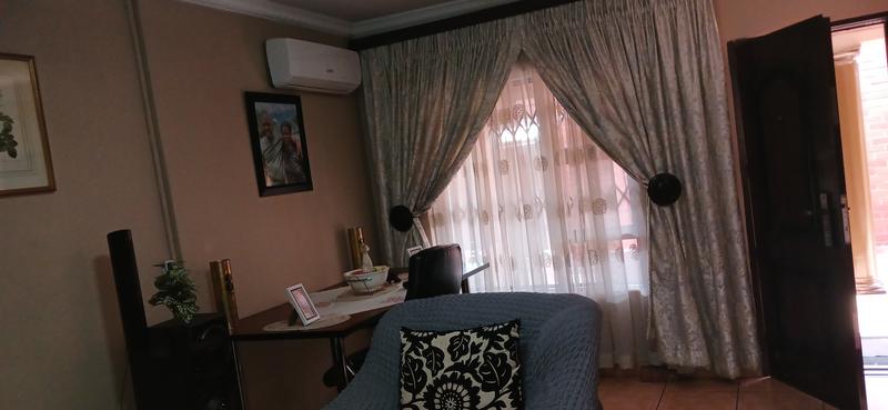 4 Bedroom Property for Sale in Clayville Gauteng