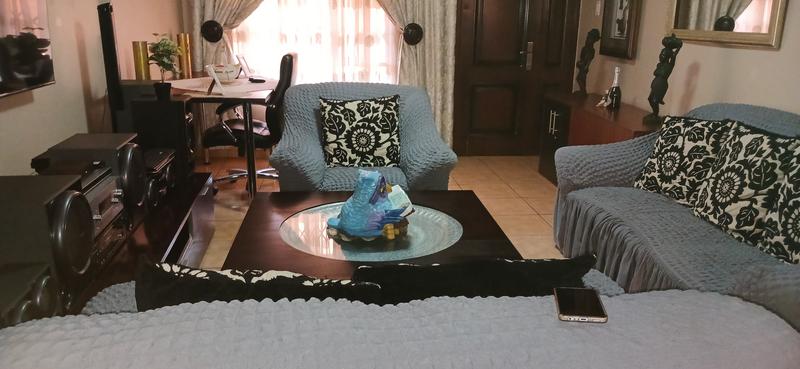 4 Bedroom Property for Sale in Clayville Gauteng