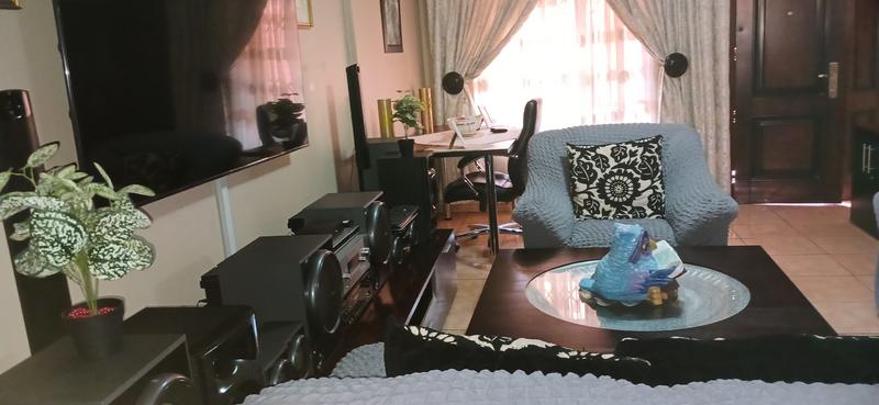 4 Bedroom Property for Sale in Clayville Gauteng
