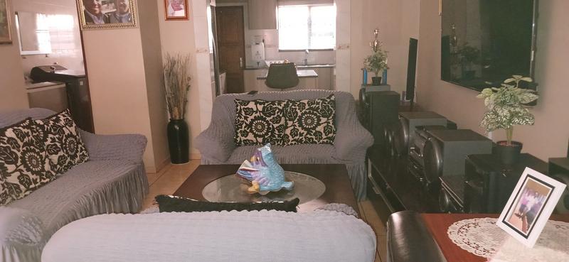 4 Bedroom Property for Sale in Clayville Gauteng