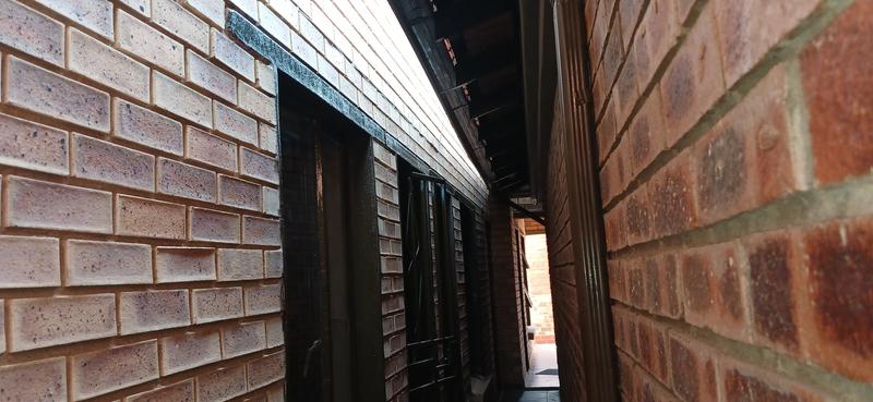 4 Bedroom Property for Sale in Clayville Gauteng