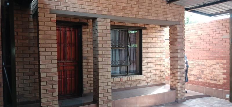 4 Bedroom Property for Sale in Clayville Gauteng