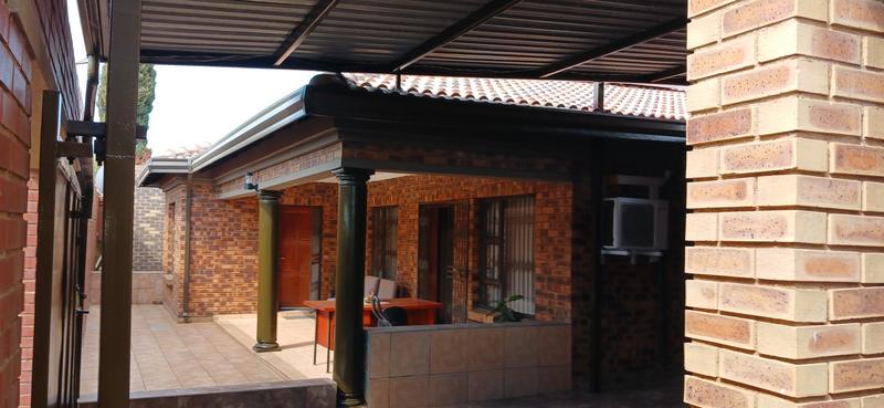 4 Bedroom Property for Sale in Clayville Gauteng
