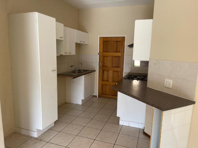 To Let 2 Bedroom Property for Rent in Roodekrans Gauteng