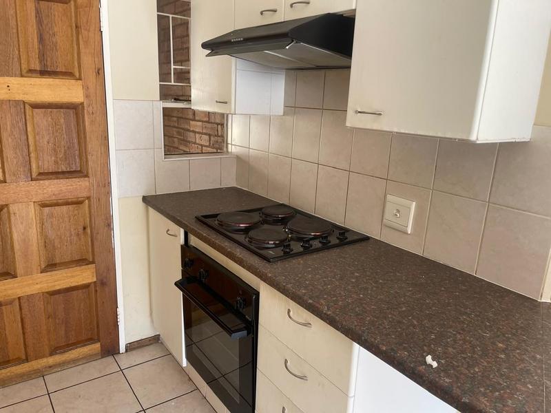 To Let 2 Bedroom Property for Rent in Roodekrans Gauteng