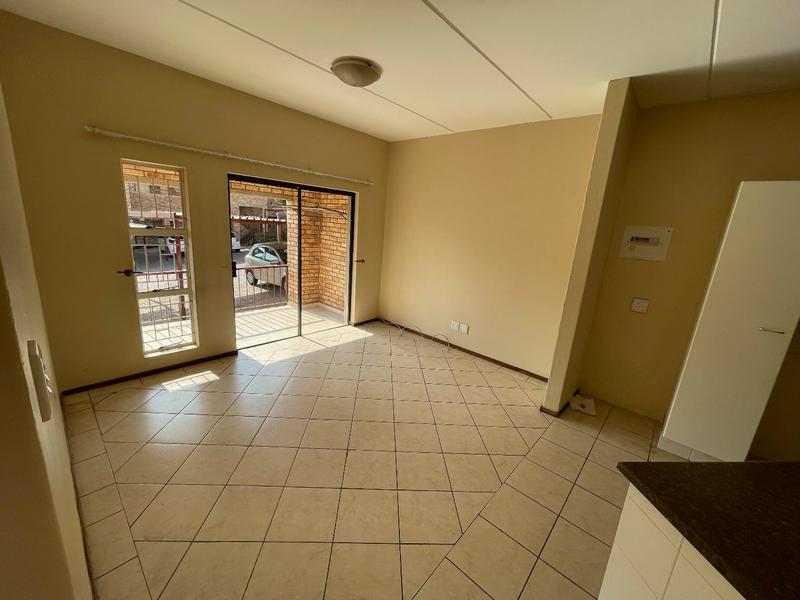 To Let 2 Bedroom Property for Rent in Roodekrans Gauteng