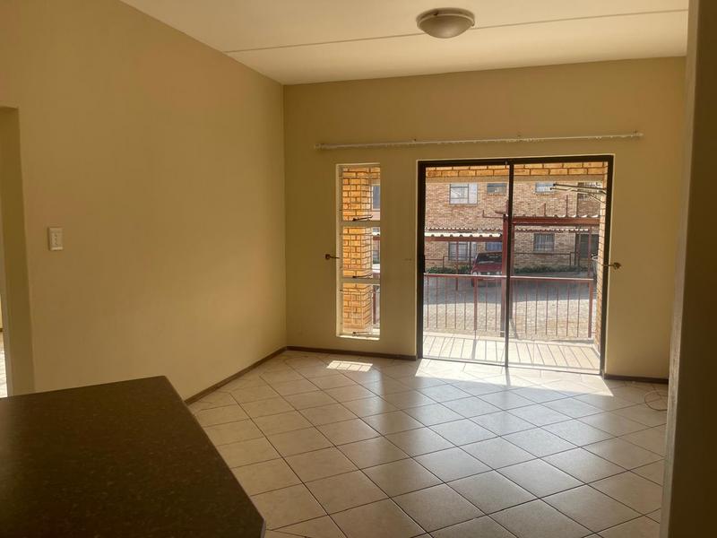 To Let 2 Bedroom Property for Rent in Roodekrans Gauteng