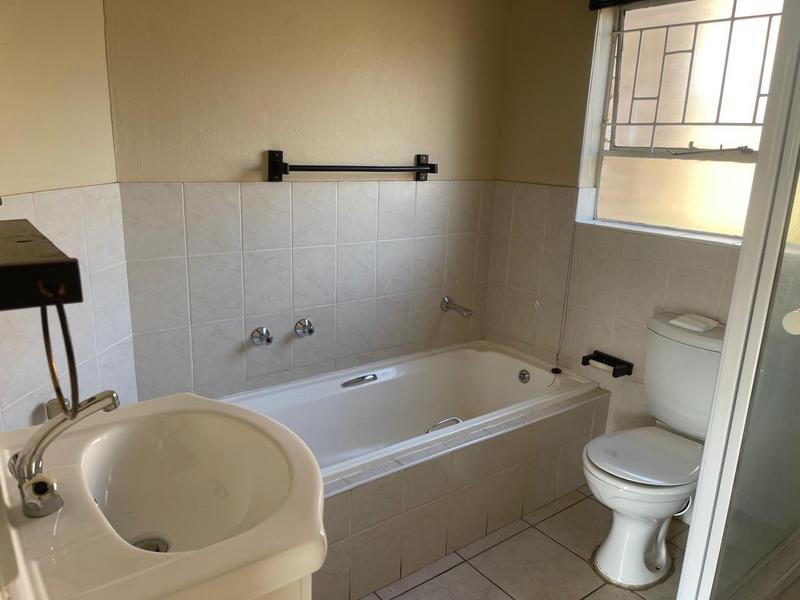To Let 2 Bedroom Property for Rent in Roodekrans Gauteng