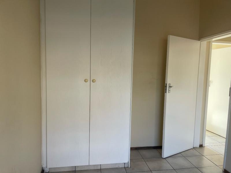 To Let 2 Bedroom Property for Rent in Roodekrans Gauteng