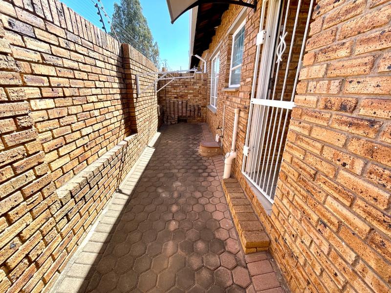 2 Bedroom Property for Sale in Krugersdorp North Gauteng
