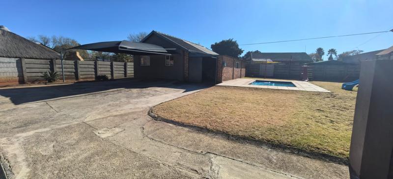 4 Bedroom Property for Sale in Witpoortjie Gauteng