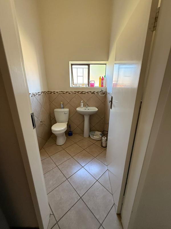 3 Bedroom Property for Sale in Die Hoewes Gauteng