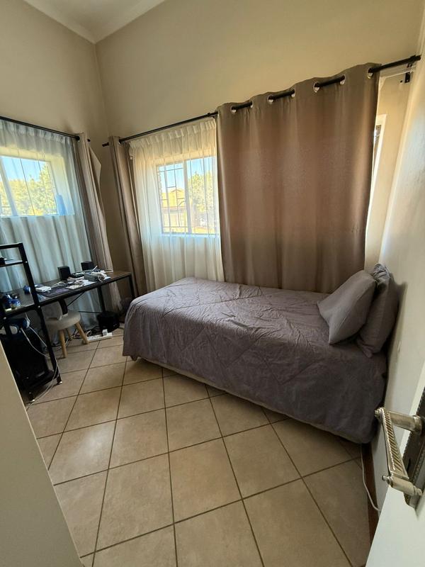 3 Bedroom Property for Sale in Die Hoewes Gauteng