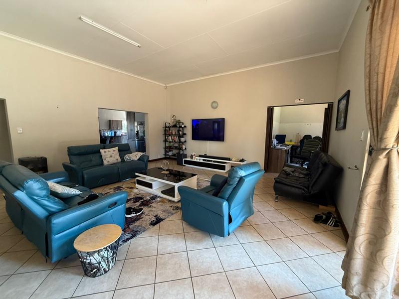 3 Bedroom Property for Sale in Die Hoewes Gauteng
