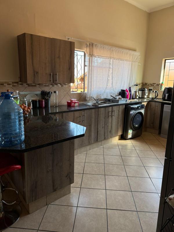 3 Bedroom Property for Sale in Die Hoewes Gauteng