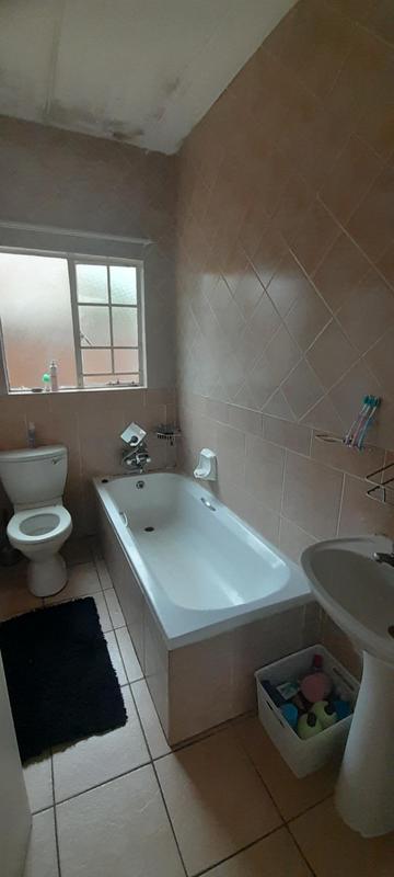 To Let 2 Bedroom Property for Rent in Rooihuiskraal North Gauteng