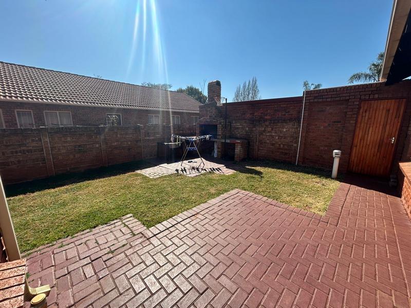 4 Bedroom Property for Sale in Eldoraigne Gauteng